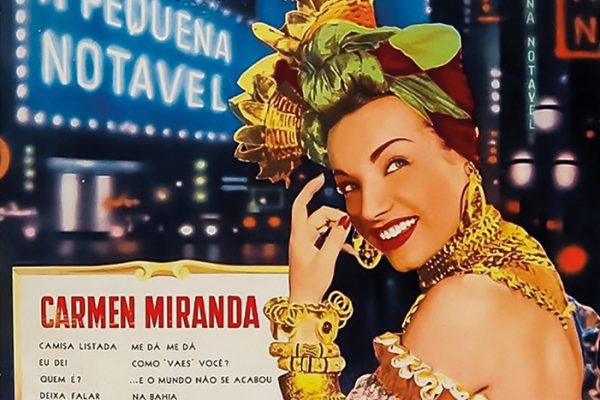 Carmem Miranda, trejeitos à moda baiana/ Foto: Reprodução da capa de disco