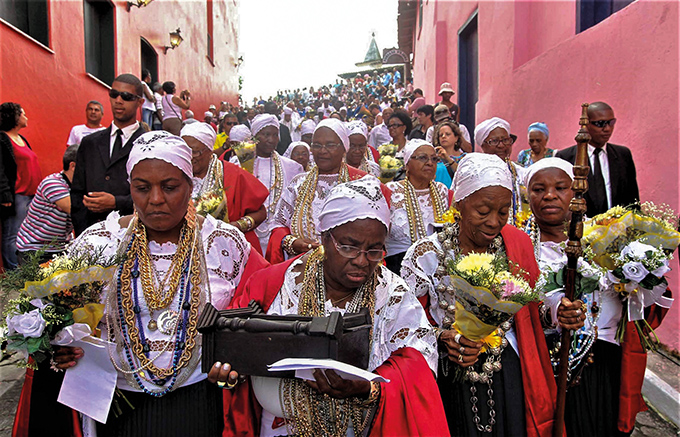As rainhas negras andam com fé em ritmo de festa / Foto: Mateus Pereira/Secom