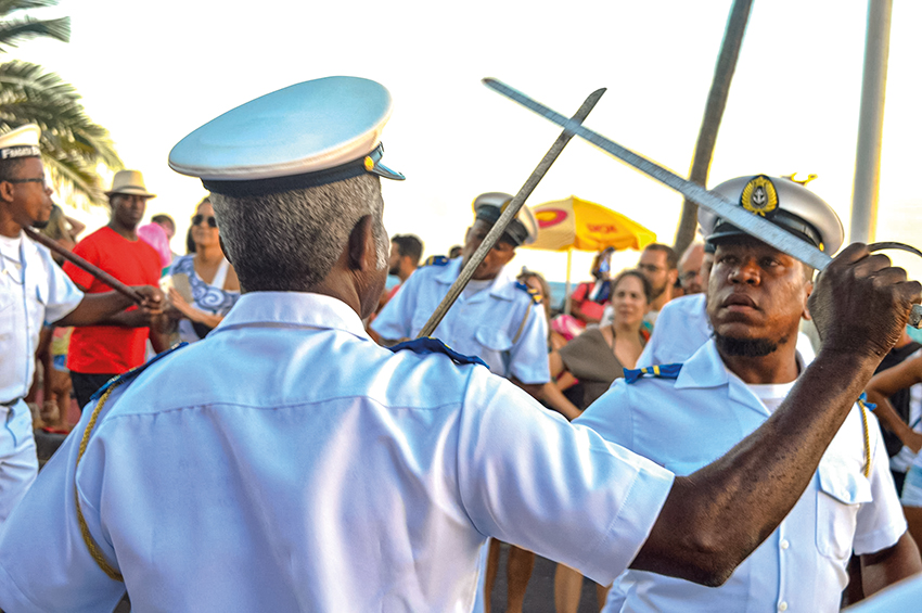 A peleja encenada, batalha entre a cruz e a lua crescente/Foto: Reinilson do Rosário